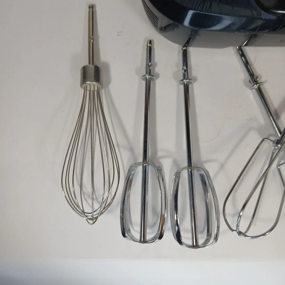 Black & Decker MX3200B Hand Mixer Baking Electric W/Beaters  Dough Hooks Whisk